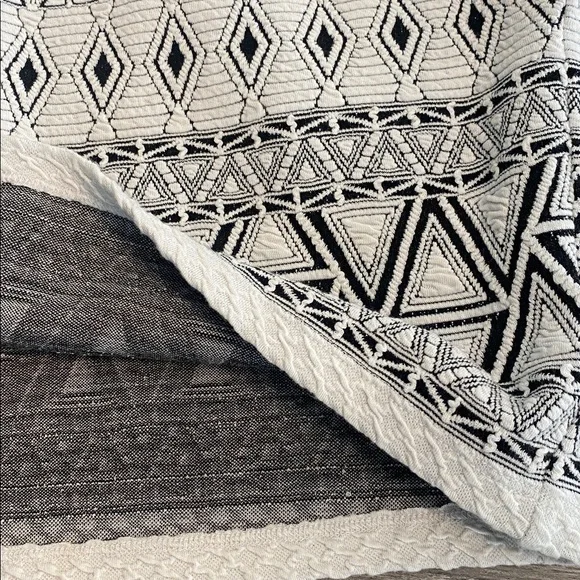 NWOT 41 HAWTHORN Stretchy Embroidered Pencil Skirt L - Picture 3 of 6